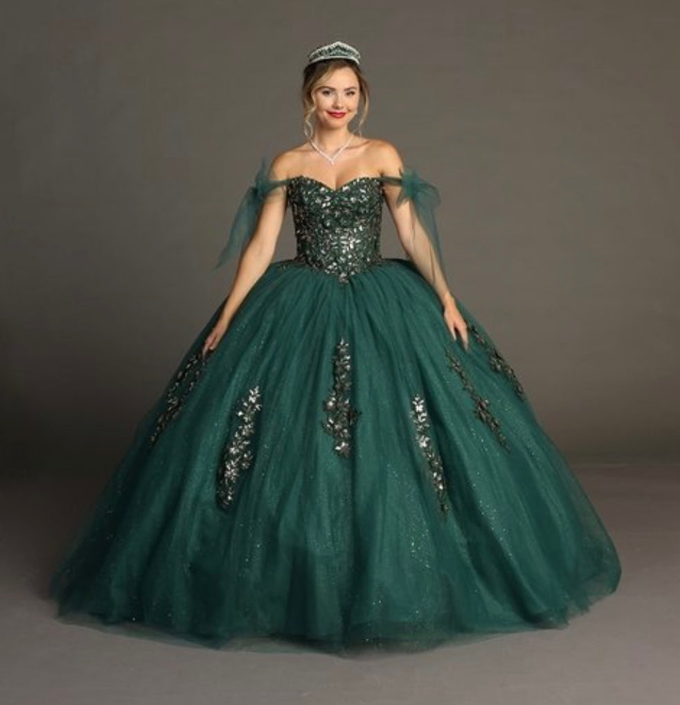 Quinceanera, quinceañera, sweet 16, engagement ball gown dresses