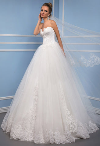 Lace tulle strapless princess ball gown lace A-Line wedding dress..