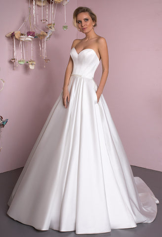 Lace satin strapless white ivory princess ball gow lace A-Line wedding dress..