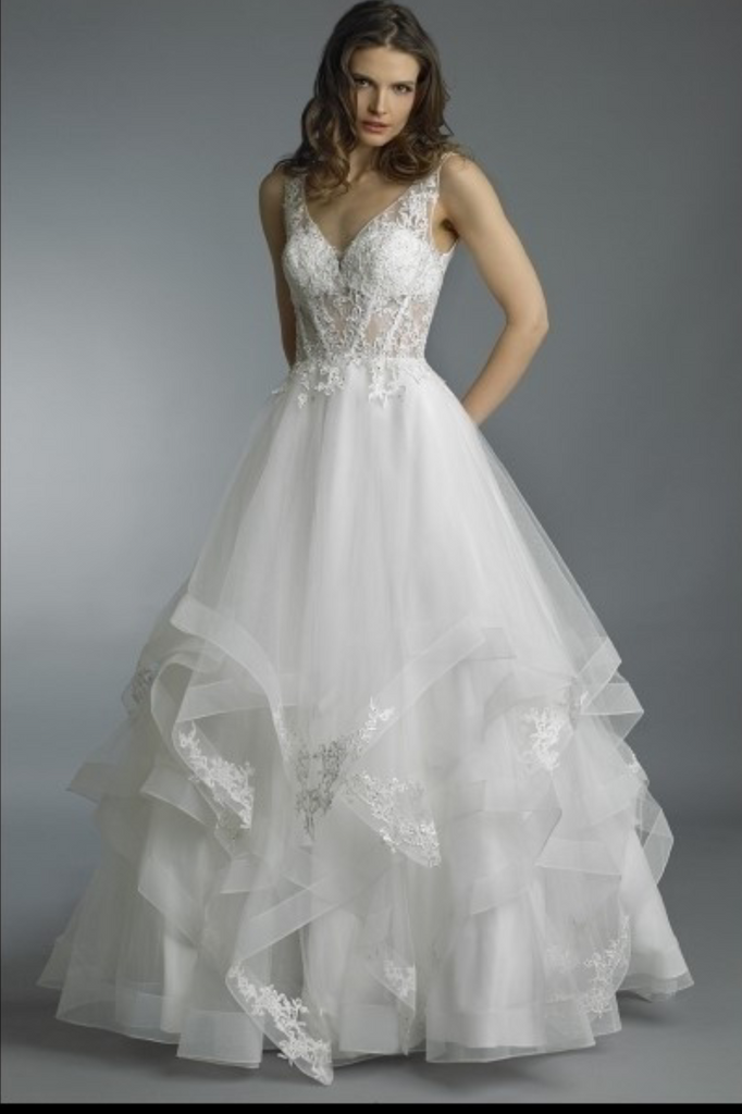 Wedding dress lace Designer