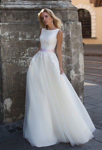 Lace princess ball gown lace A-Line wedding dress..