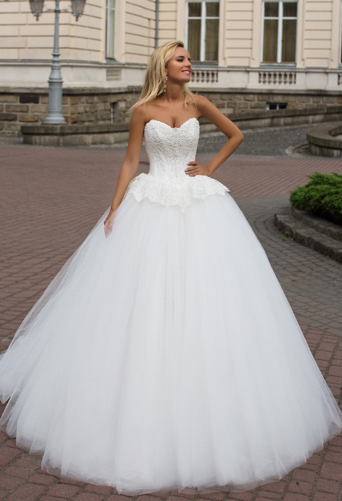 Lace princess ball gown lace A-Line wedding dress..