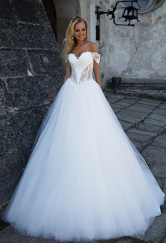 Lace sleeve ivory princess ball gown lace A-Line wedding dress..